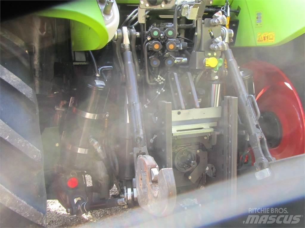 CLAAS Arion 440 Трактори