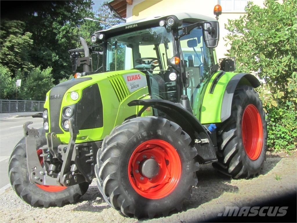 CLAAS Arion 440 Трактори