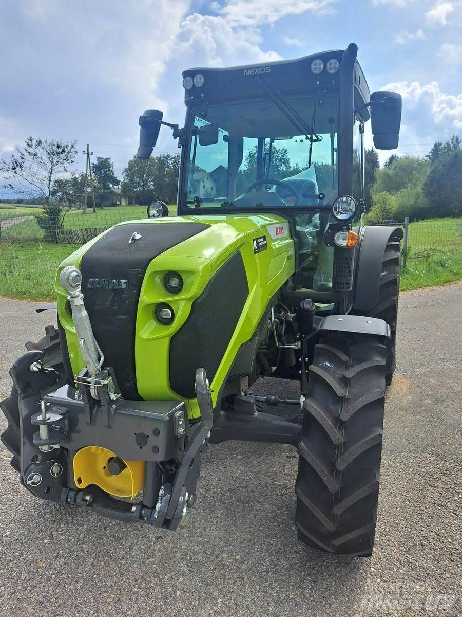 CLAAS Nexos 240 XL Трактори