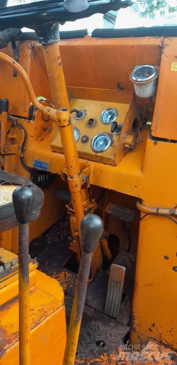 Dodich AM351 Колесни товарачи