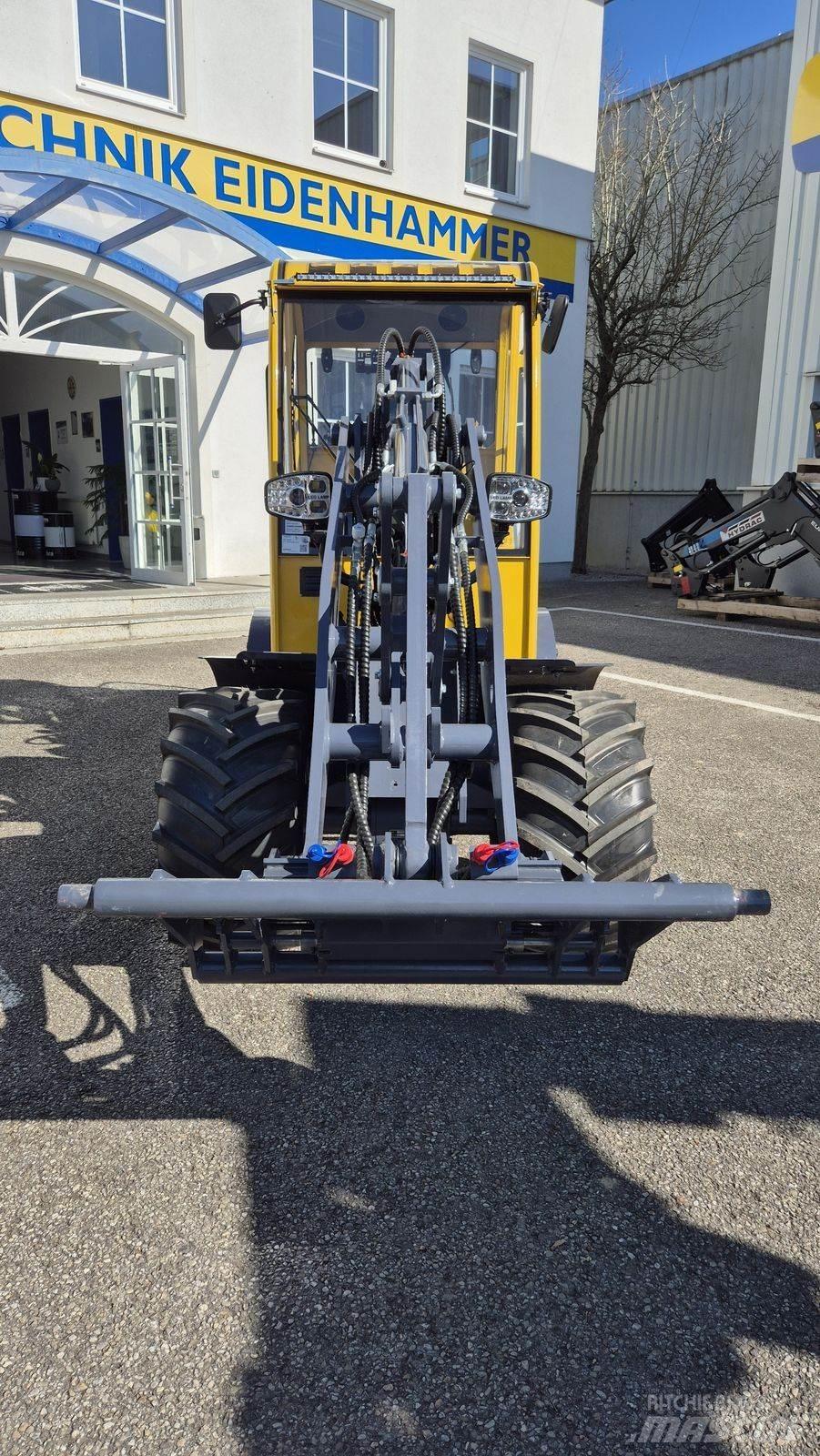 Eurotrac W12 s Челни товарачи и багери