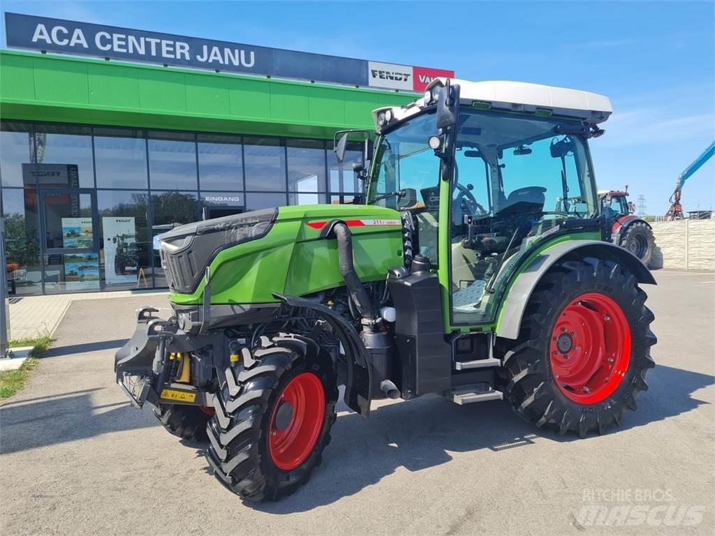 Fendt 211 Vario F Трактори