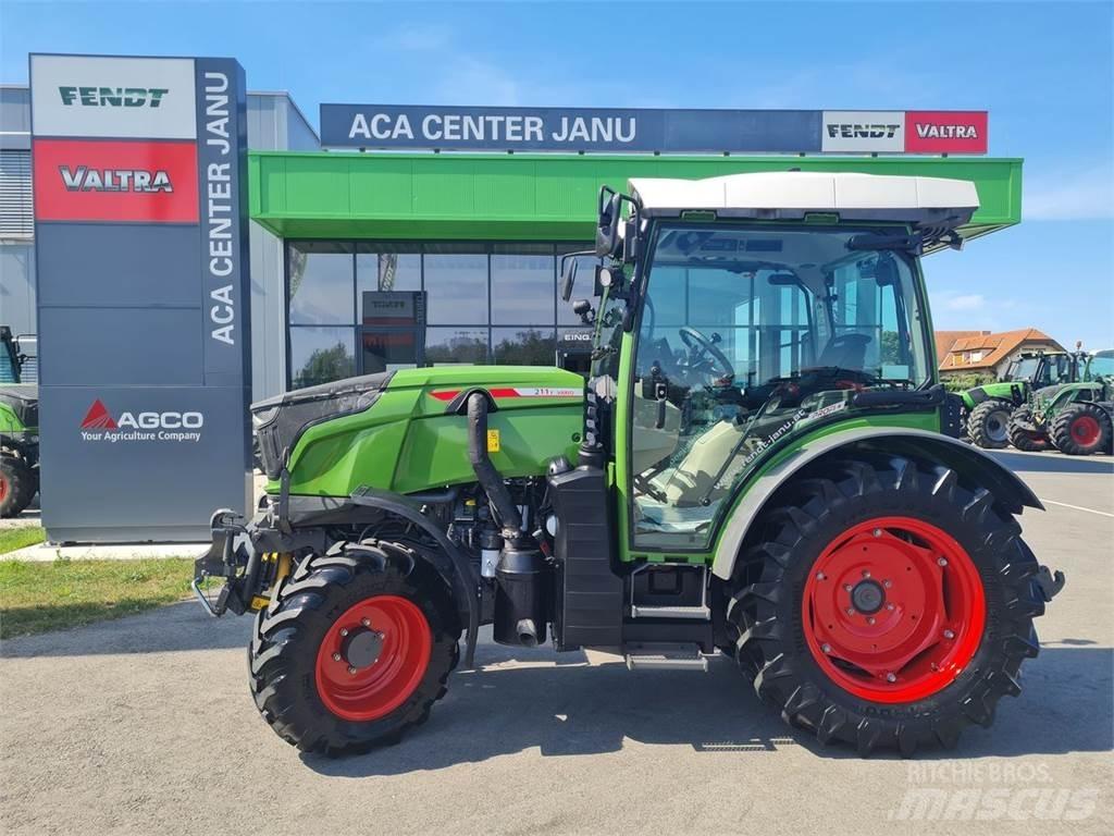 Fendt 211 Vario F Трактори