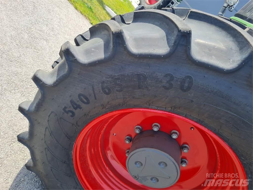 Fendt 724 Vario Трактори