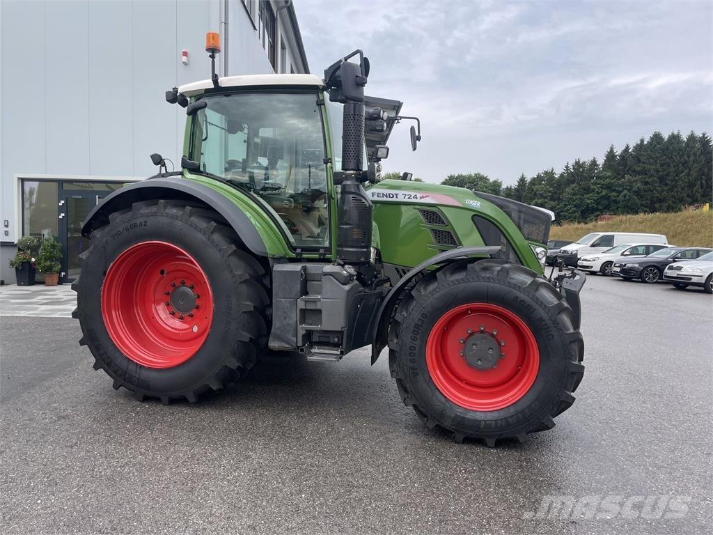 Fendt 724 Vario Трактори