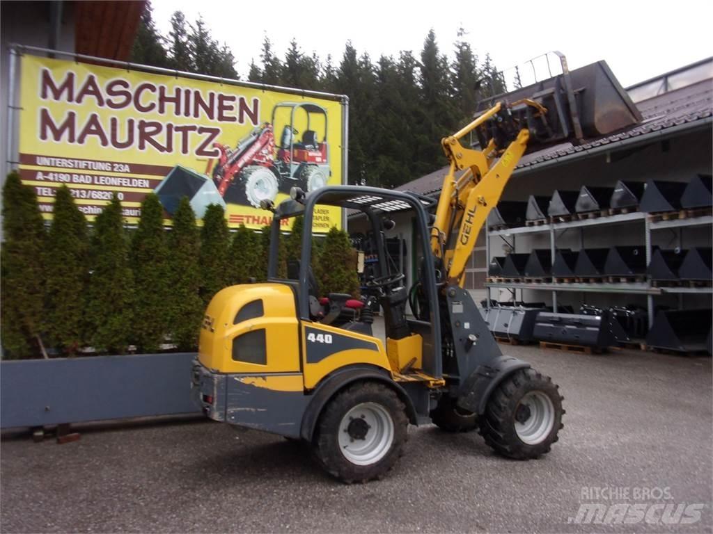 Gehl AL 440 Челни товарачи и багери