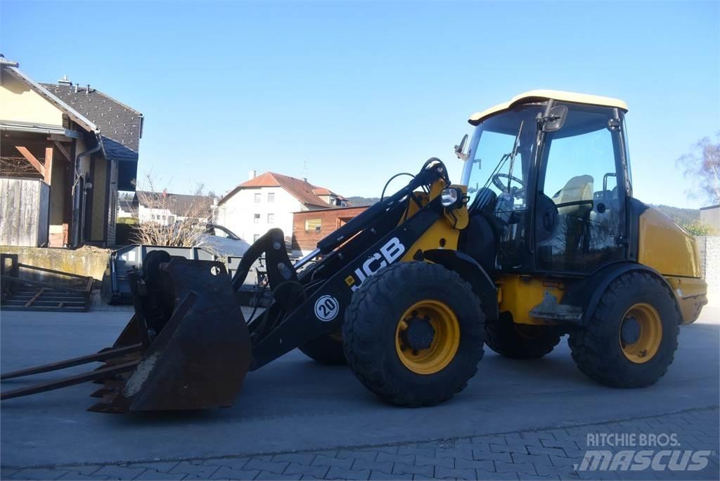 JCB 406 Колесни товарачи