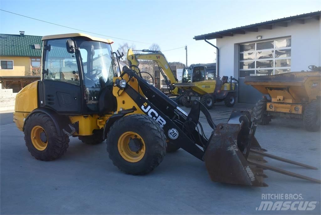 JCB 406 Колесни товарачи