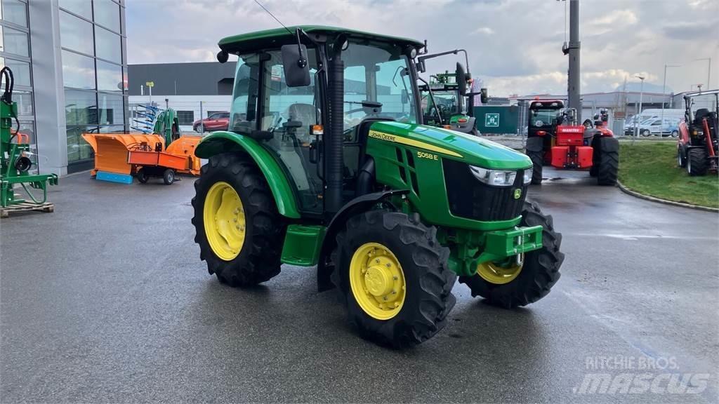 John Deere 5058E Трактори