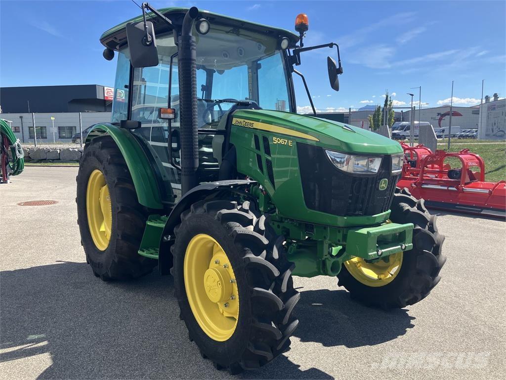 John Deere 5067E Трактори