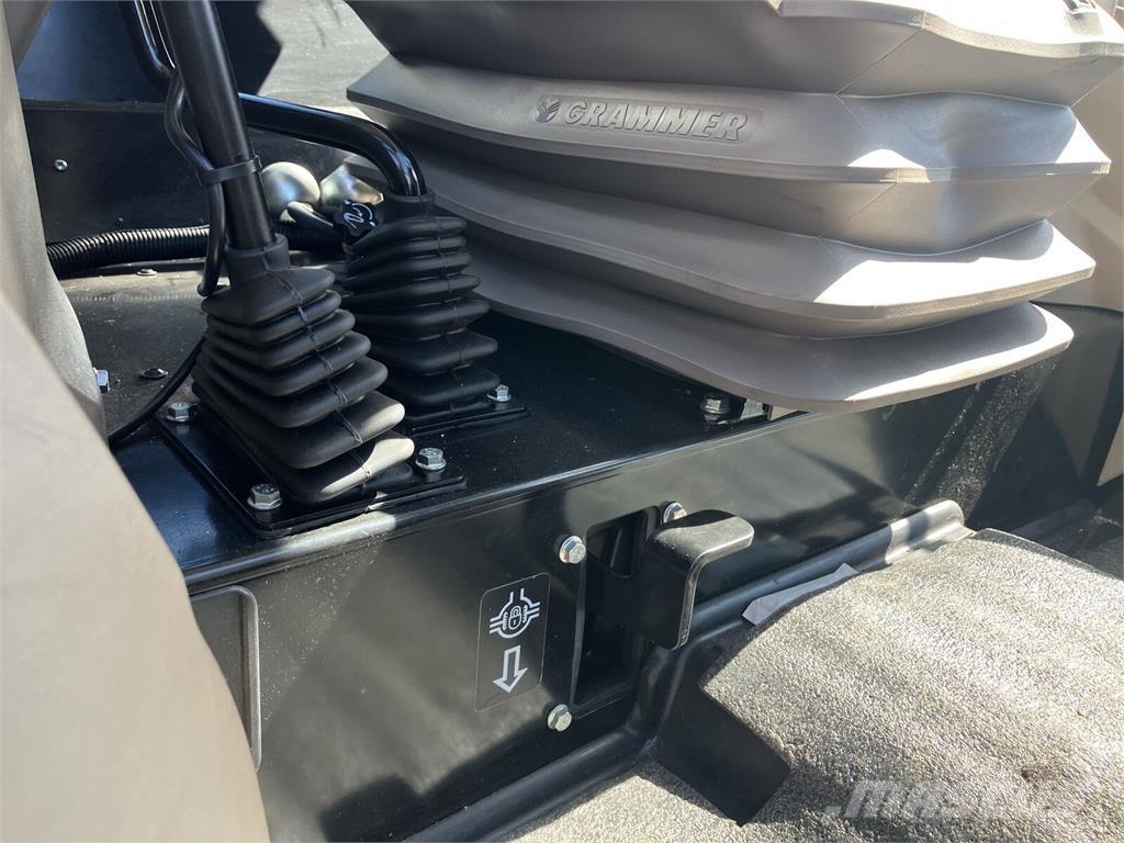 John Deere 5067E Трактори