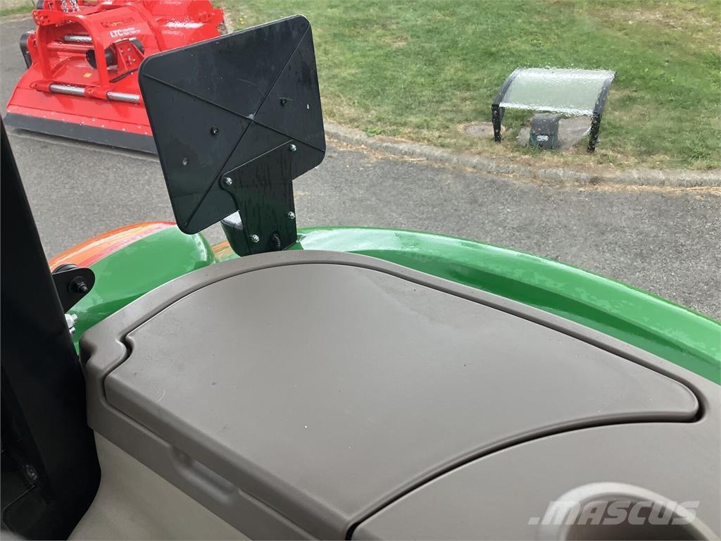 John Deere 5067E Трактори