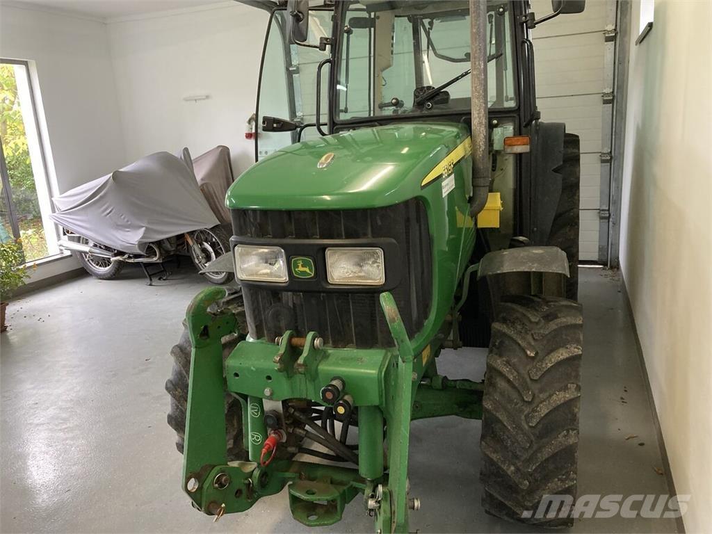 John Deere 5515F Трактори