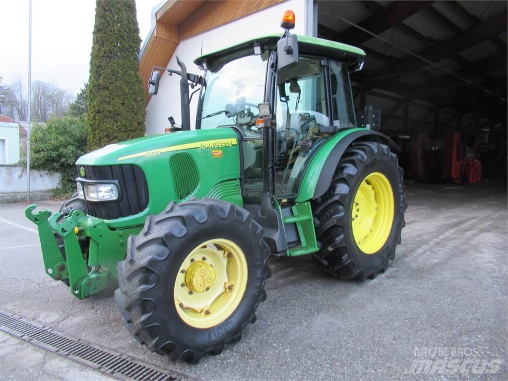 John Deere 5820 Трактори