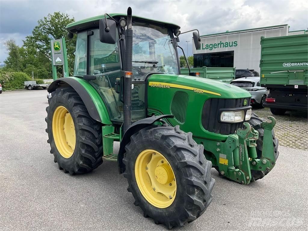 John Deere 5820 Трактори