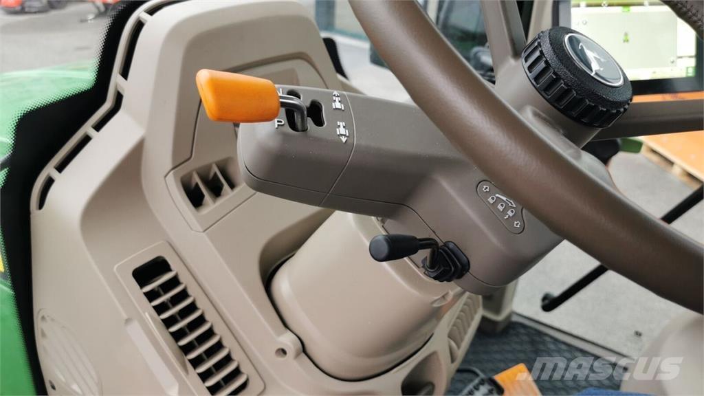 John Deere 6120M Трактори