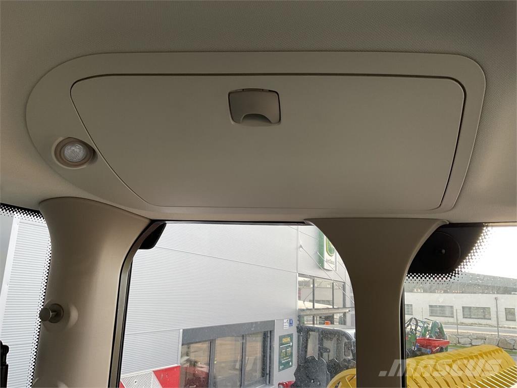 John Deere 6R 215 Трактори