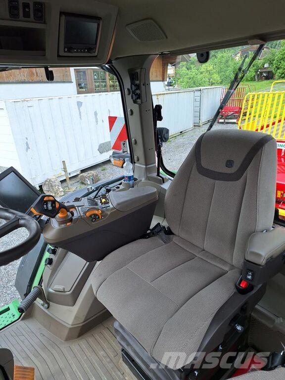 John Deere 7R 330 Трактори