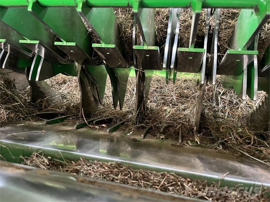 John Deere V451R Сламопреси за кръгли бали
