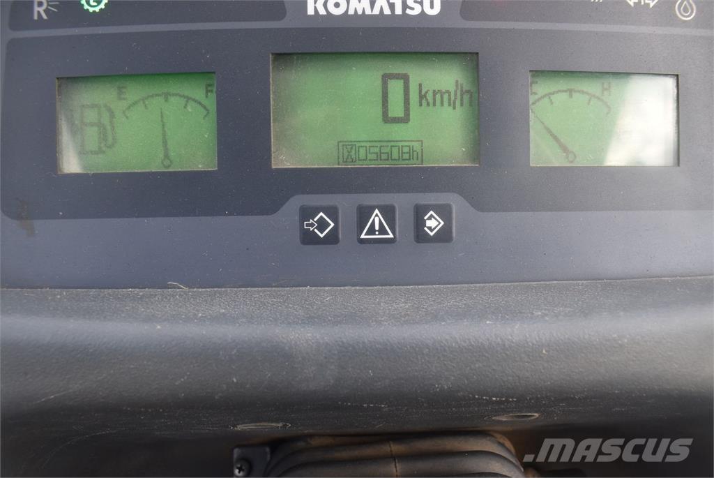 Komatsu WA100M-7 Колесни товарачи