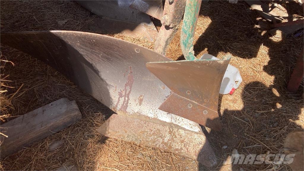 Kverneland LB 100 Стандартни плугове