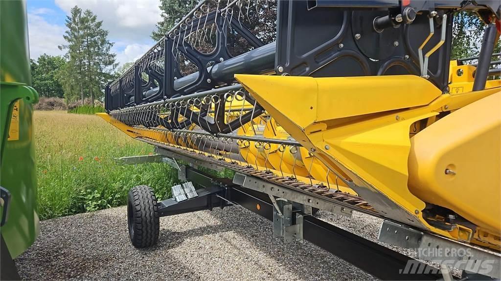 New Holland CX8040 Комбайни