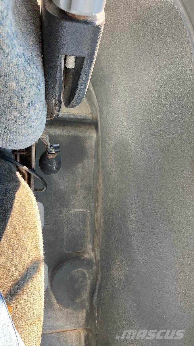 New Holland TL 80 Трактори