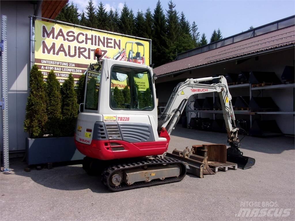 Takeuchi TB228 Мини екскаватори < 7 т
