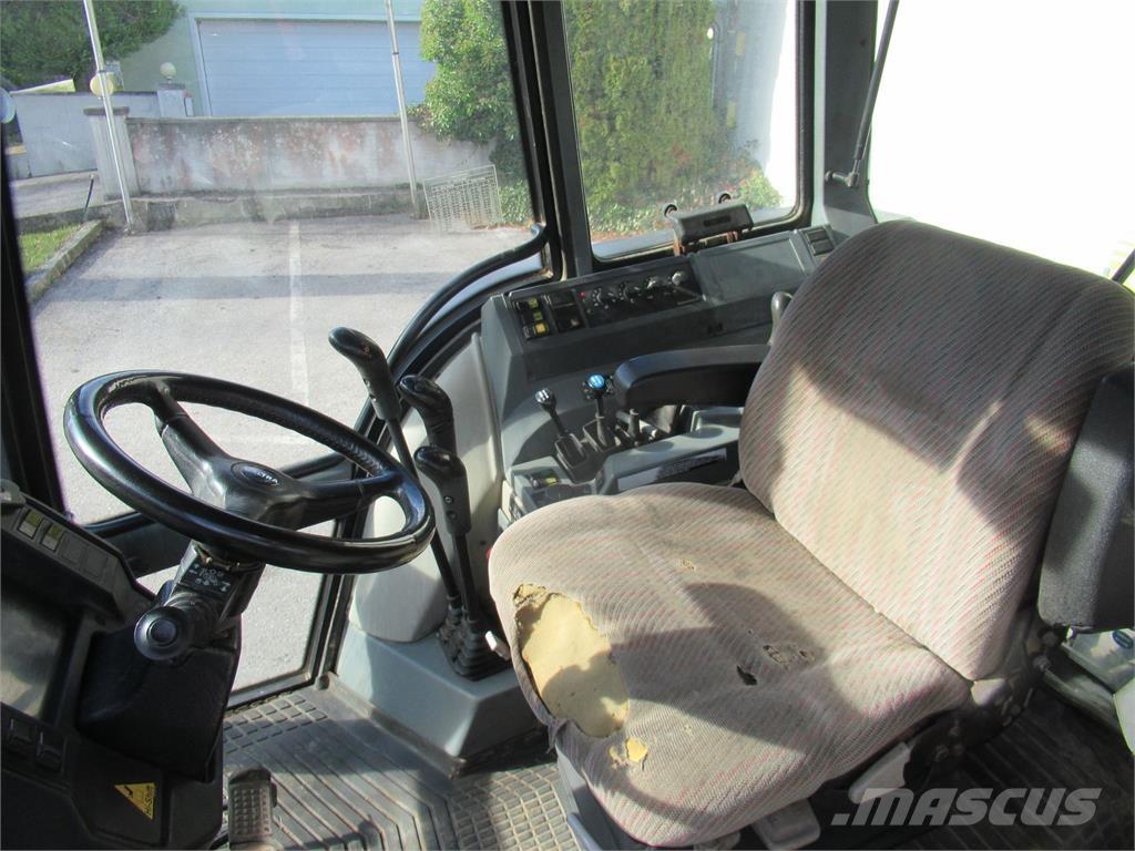 Valtra 6400 Трактори