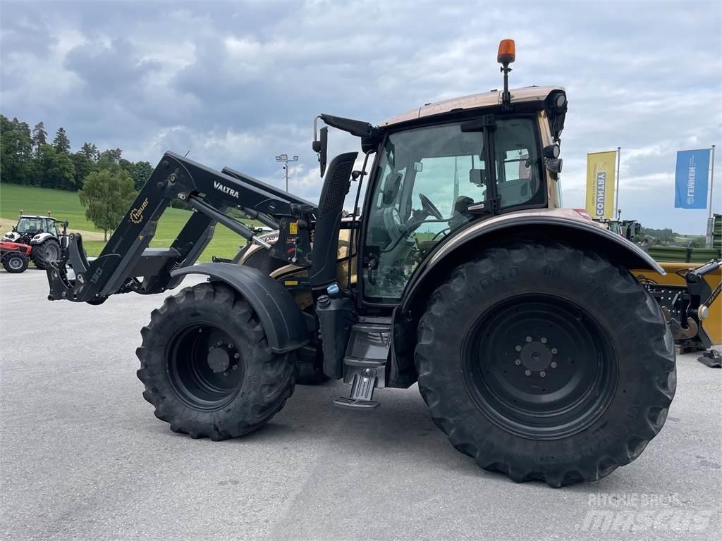 Valtra N174 HiTech Трактори