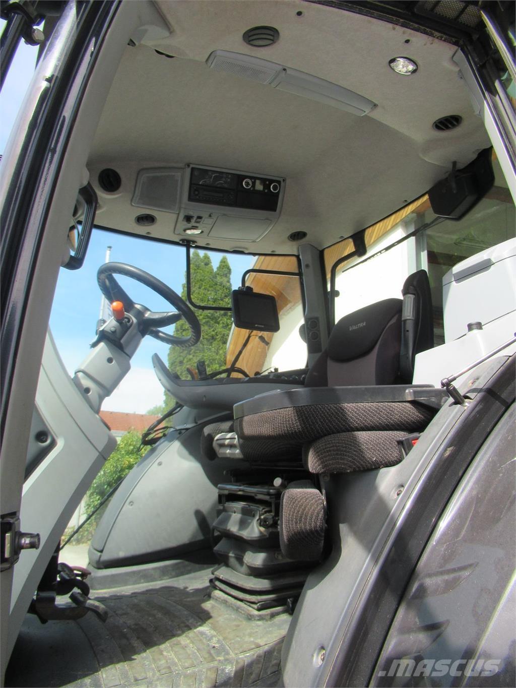 Valtra T 214D Трактори