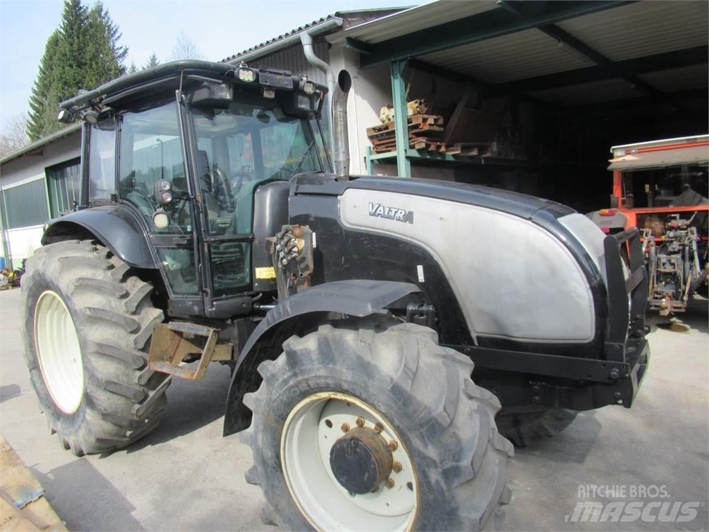 Valtra XM 130 Трактори