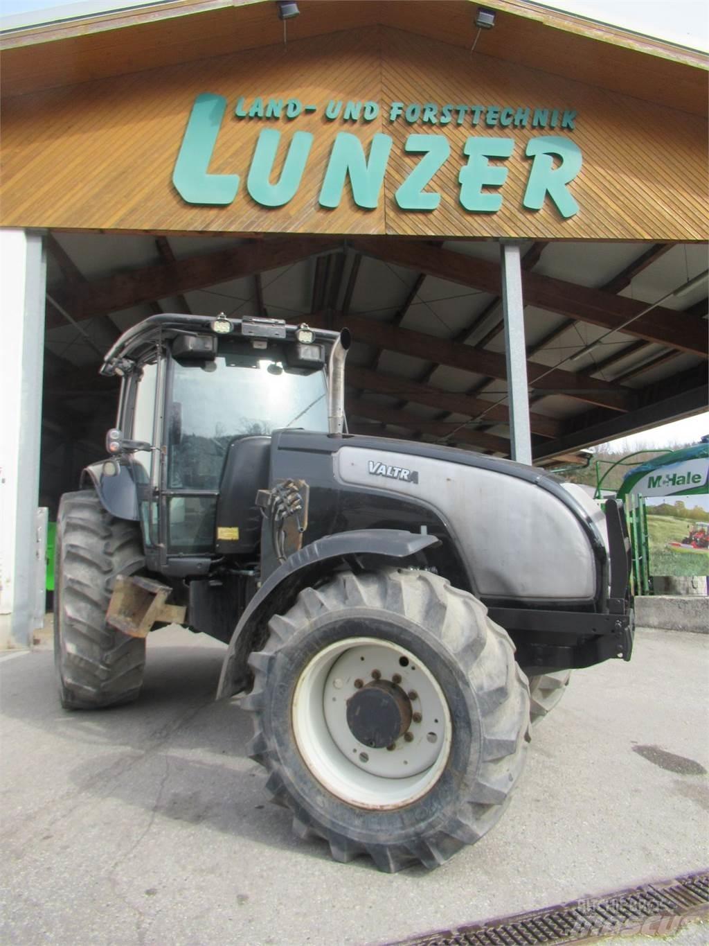 Valtra XM 130 Трактори