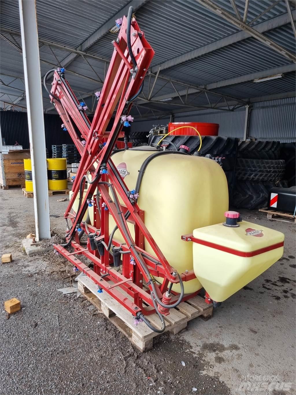 Hardi 800 Прикачни пръскачки
