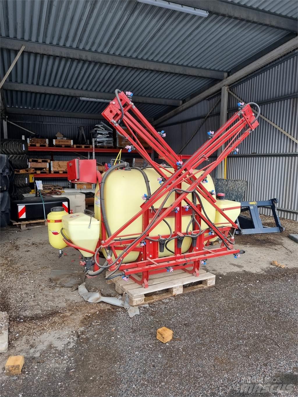 Hardi 800 Прикачни пръскачки
