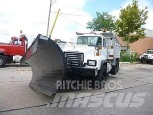 Mack RD688S Снегочистачки