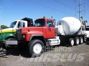 Mack RD690S Други