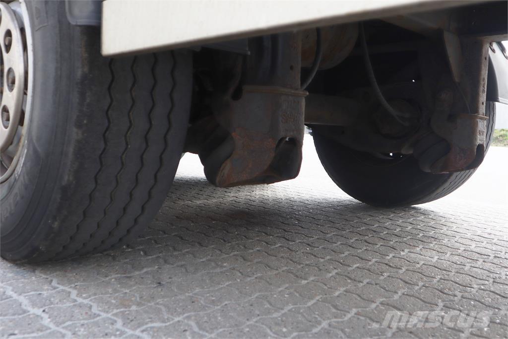 KLC Trailer 34 pl. Брезентови полуремаркета
