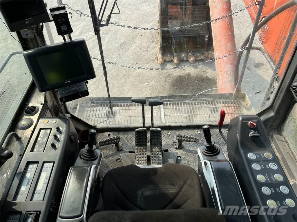 Hitachi EX2600-6BH Колесни екскаватори