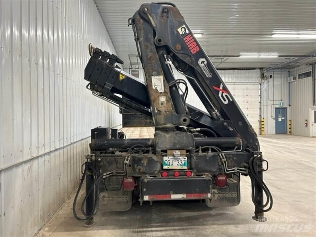 International 4900 Комунални съоражения