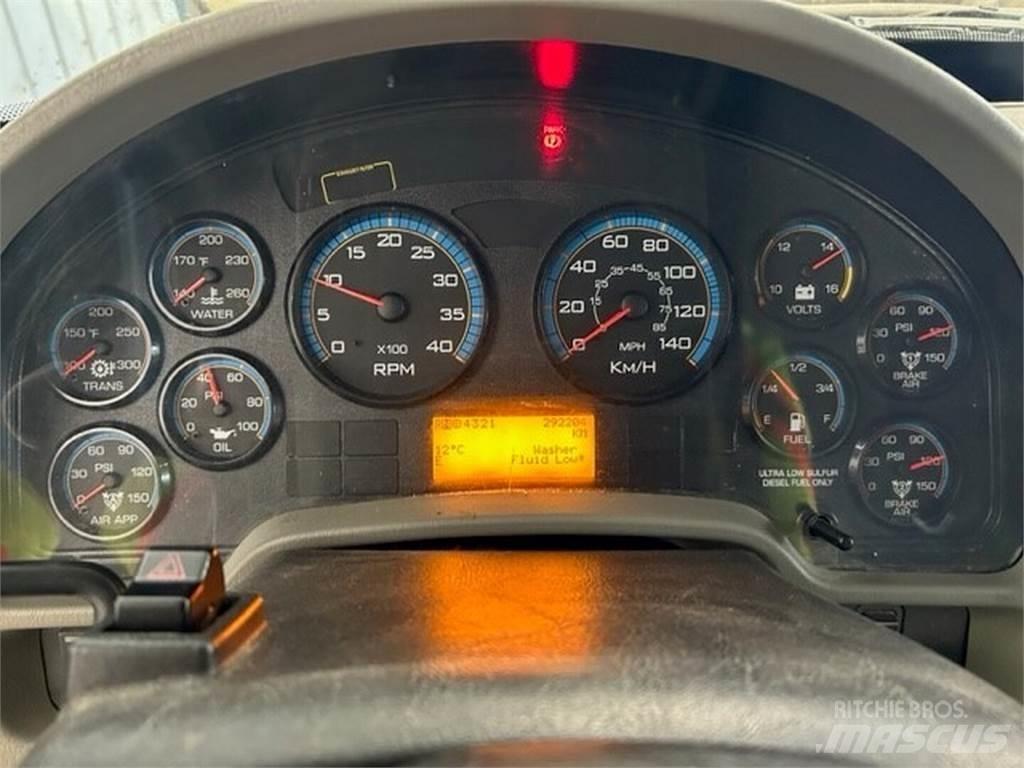 International 4900 Комунални съоражения