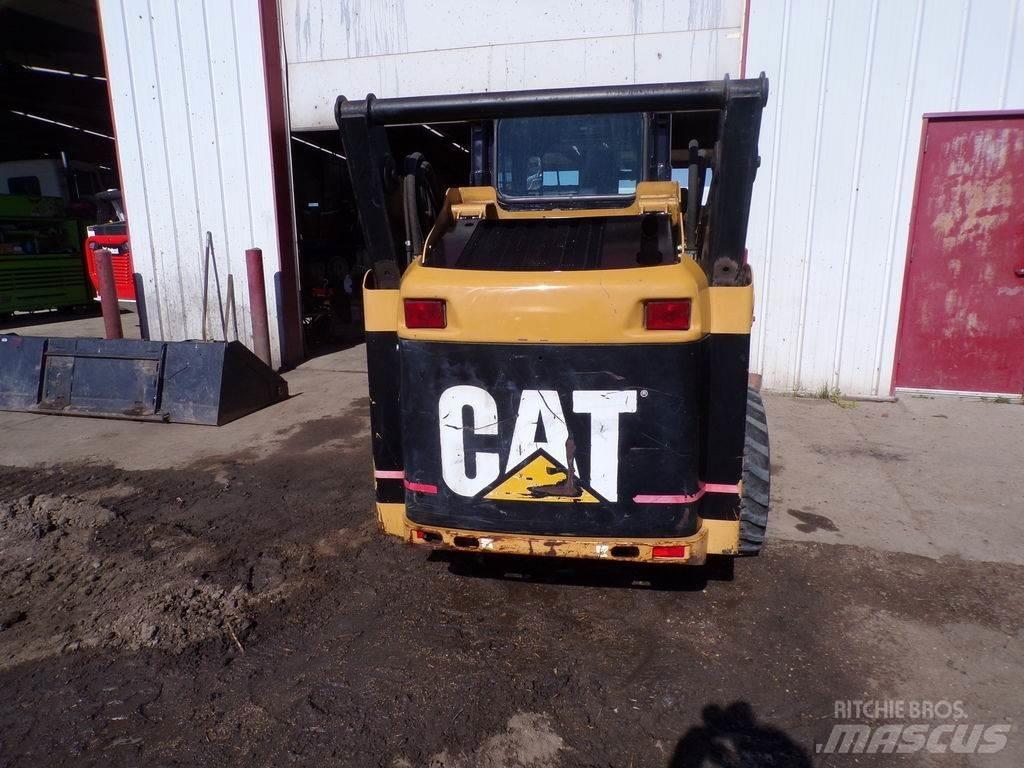 CAT 232 Мини товарачи
