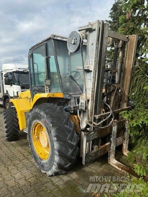 JCB 940-2 Камиони за херавни местности