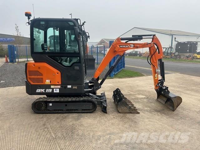 Develon DX19-7 Верижен екскаватор