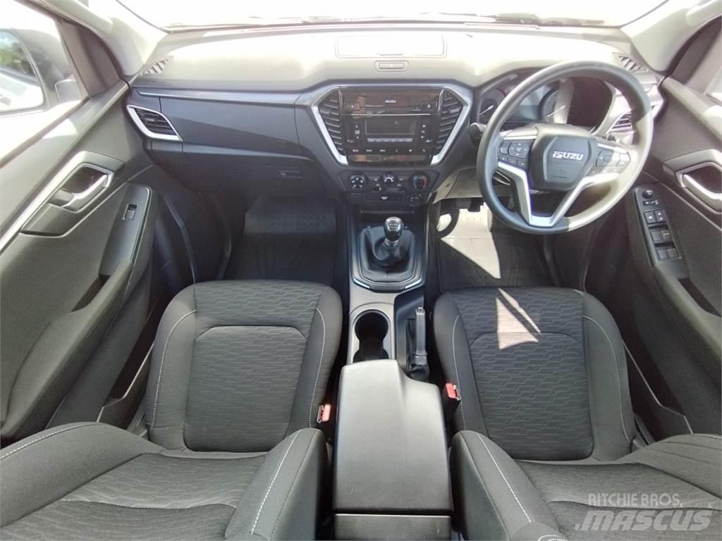 Isuzu DL20 Пикапи