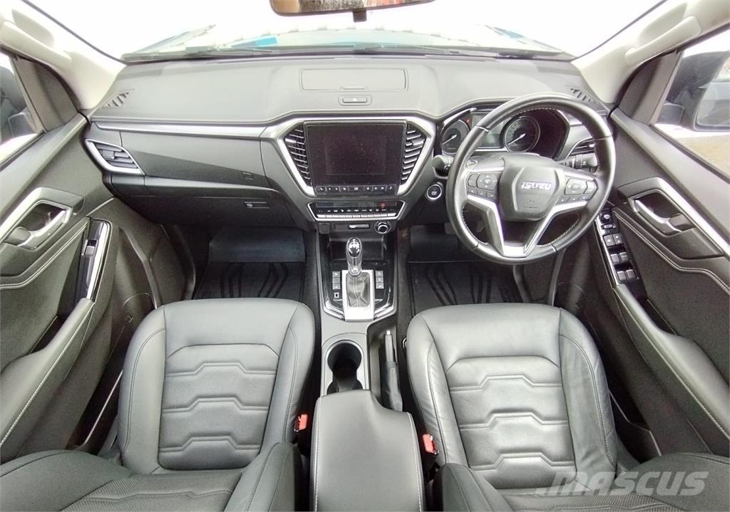 Isuzu DL40 Пикапи
