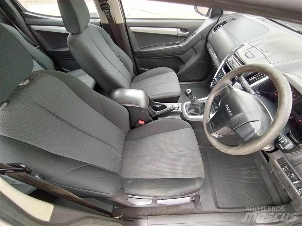 Isuzu Eiger Пикапи