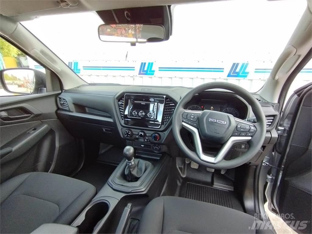 Isuzu Utility Пикапи
