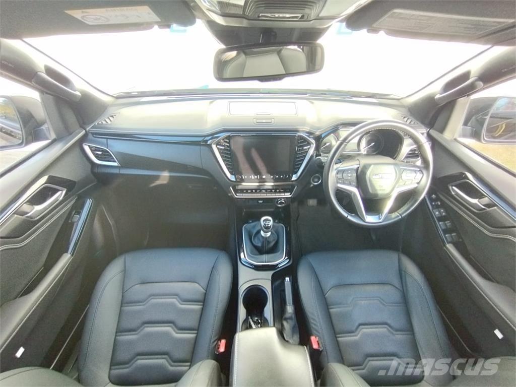 Isuzu V-Cross Пикапи