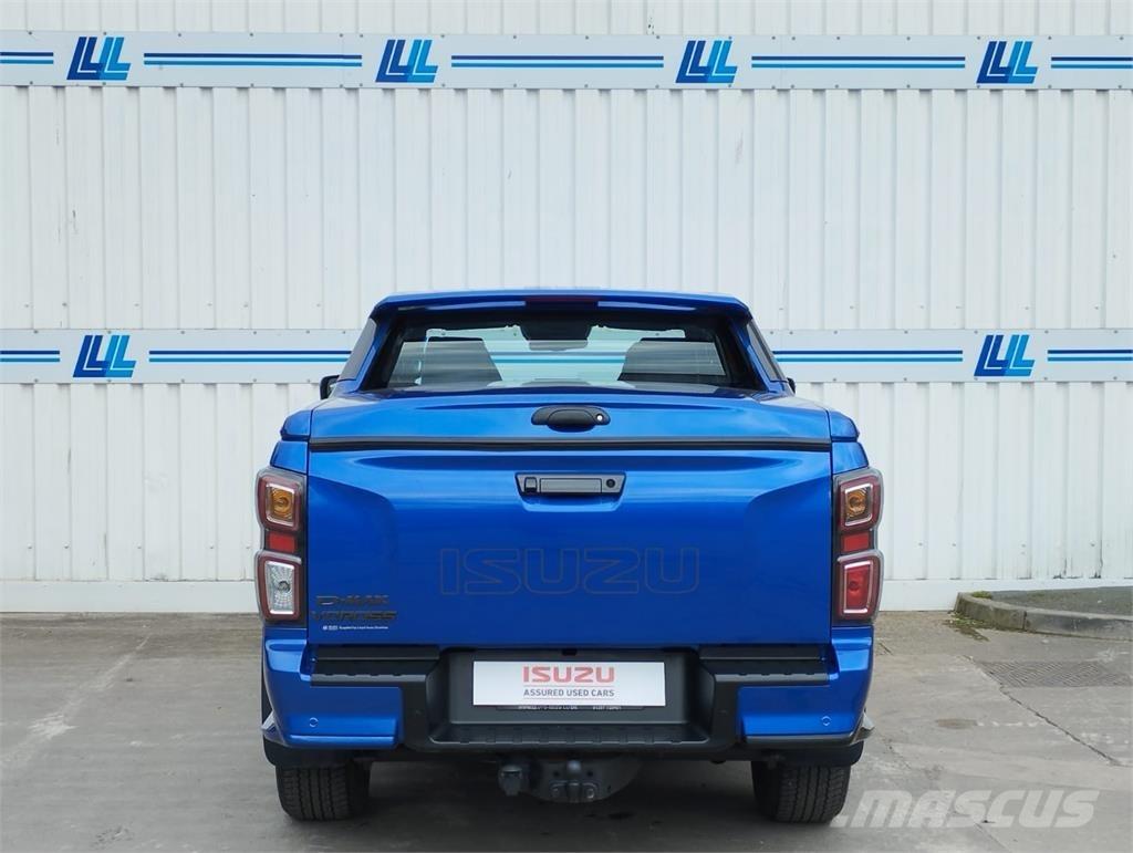 Isuzu V-Cross Пикапи